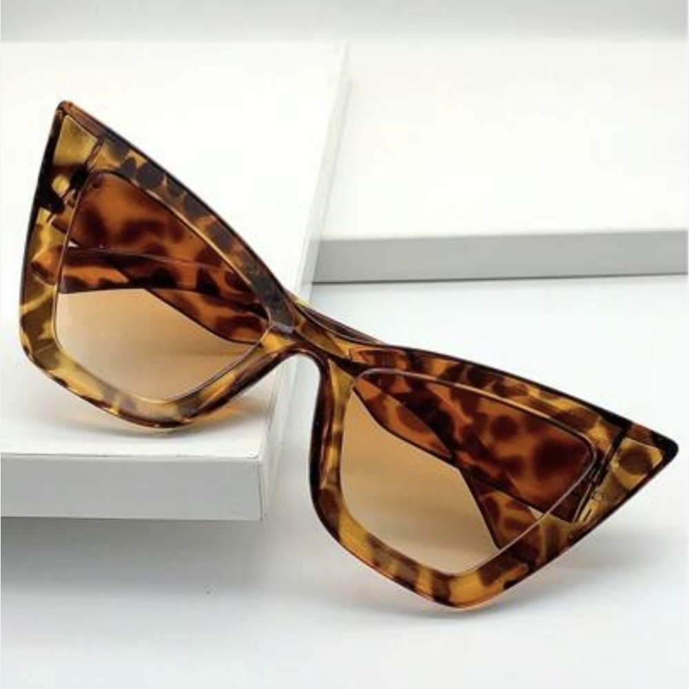 TORTOISE SHELL CATEYE SUNGLASSES